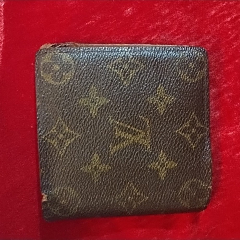 LOUIS VUITTON Monogram Bifold Unisex Wallet - Needs Work or For Parts